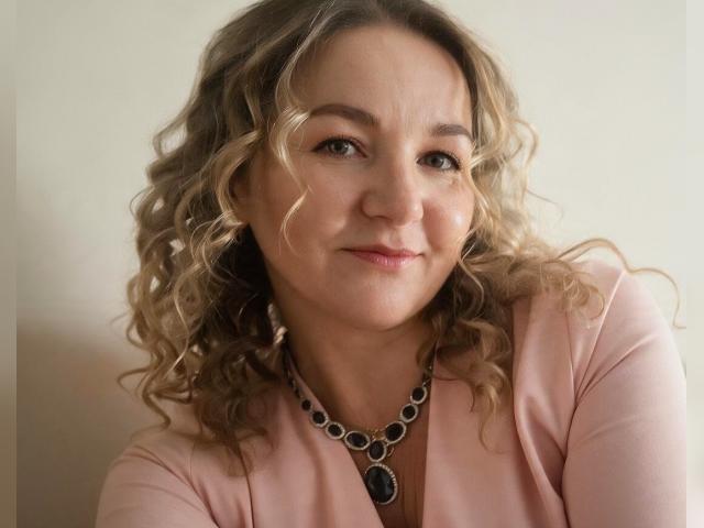 Visit ElianaHart profile
