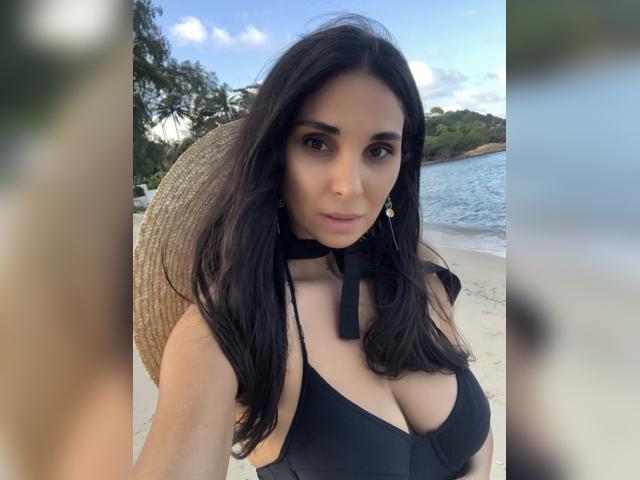 Visit VelmoraVenomms profile