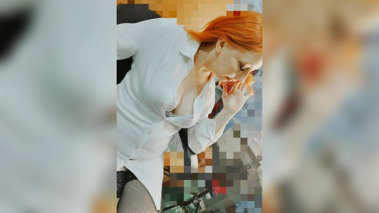 Webcam chat profile for HotMood0