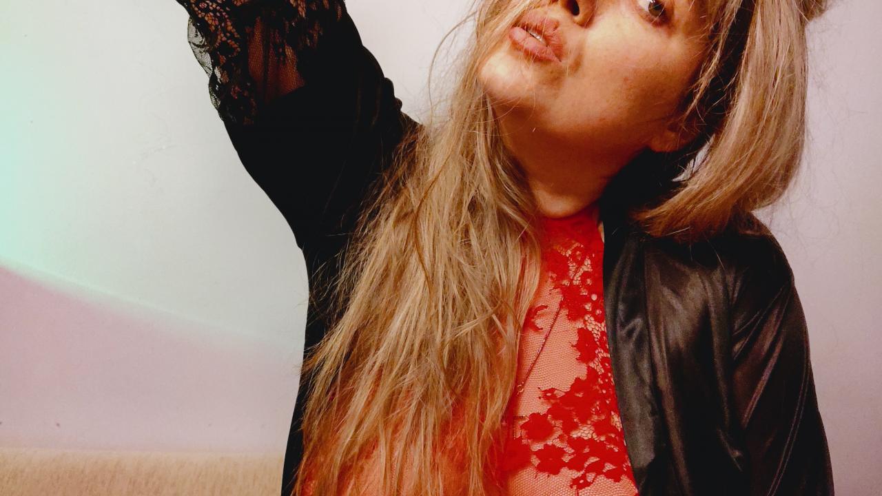 Webcam chat profile for KellyGentleTouc