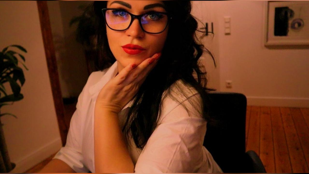 Webcam chat profile for MONICAA: Dominatrix