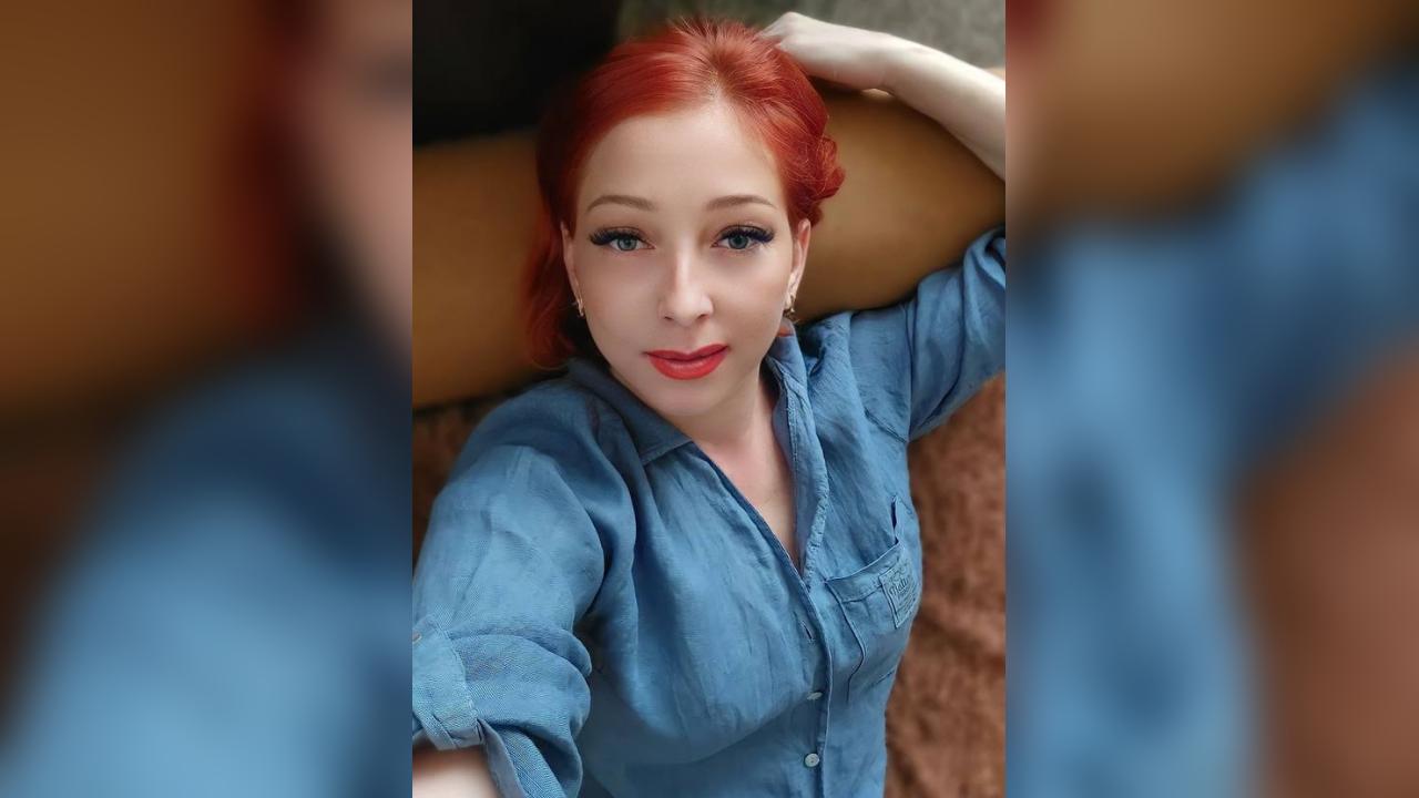 Webcam chat profile for HotMood0