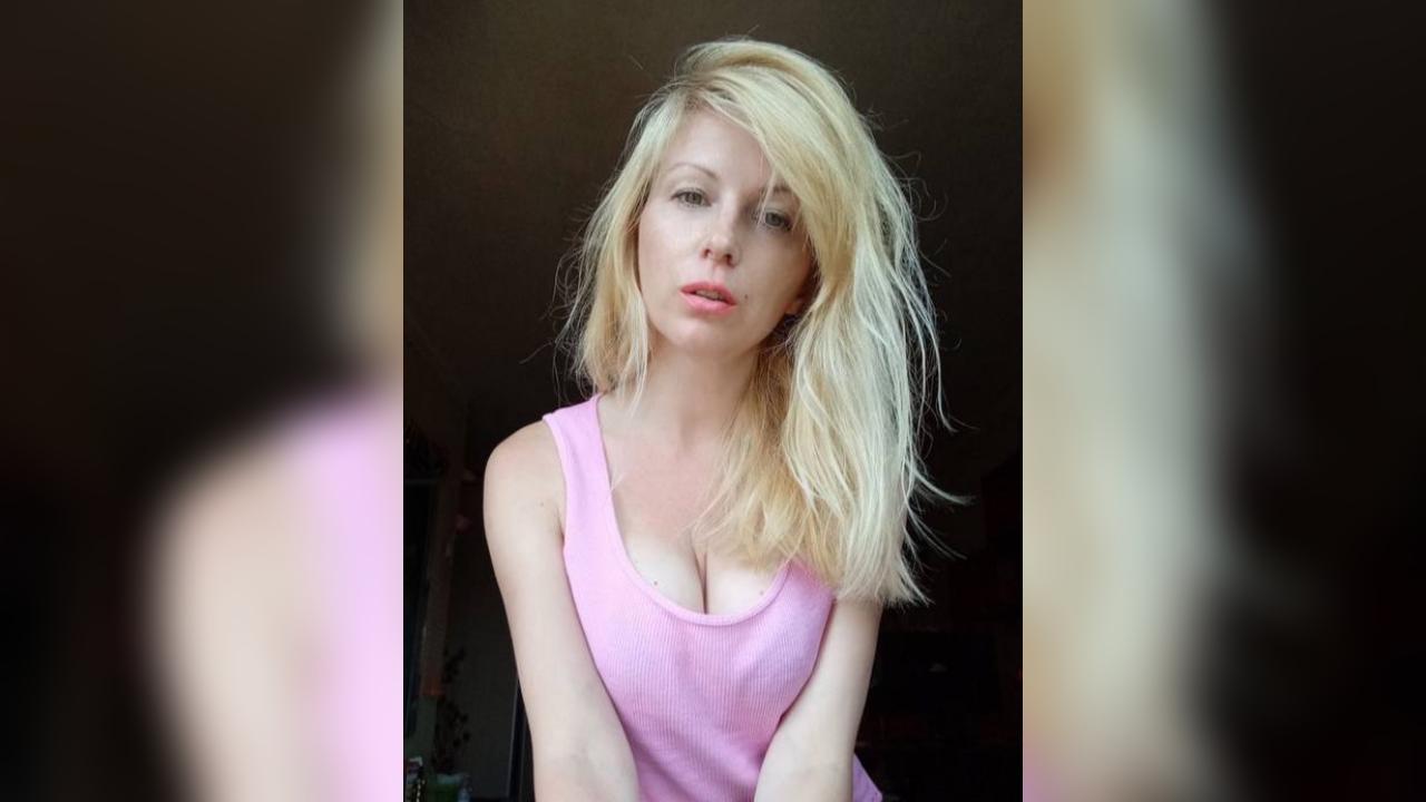 Webcam chat profile for MarshmellowRose: Kissing