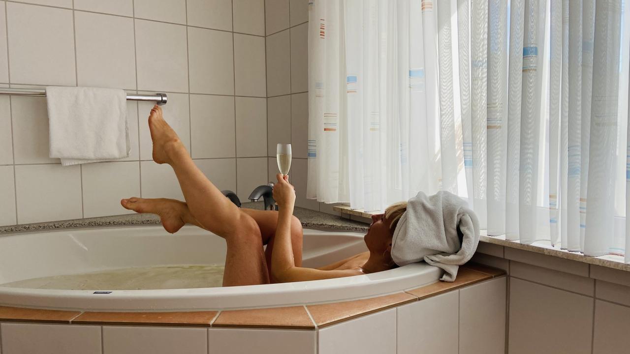 Webcam chat profile for SweetBerry035: Exhibition