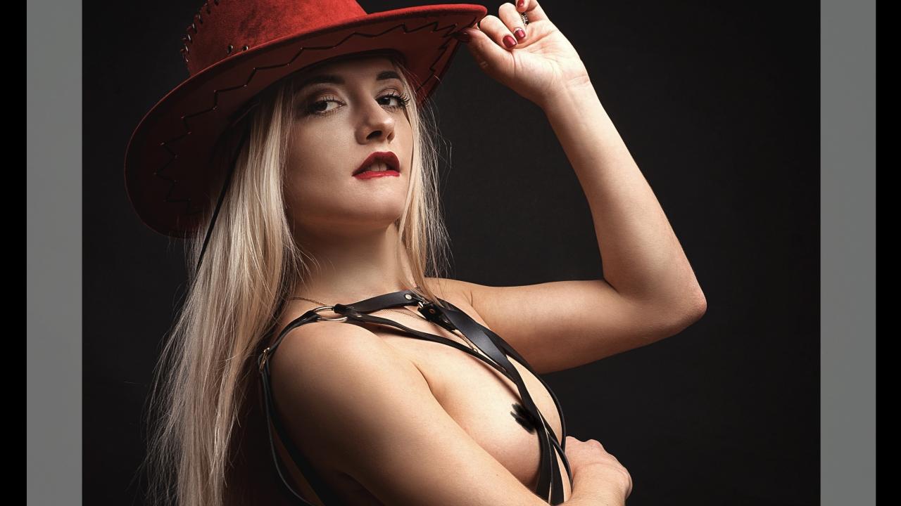 Webcam chat profile for lollyjull: Bondage & discipline
