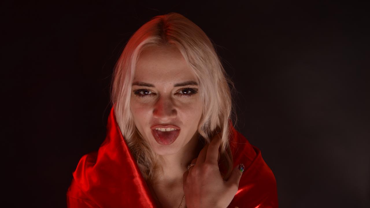 Webcam chat profile for lollyjull: Bondage & discipline