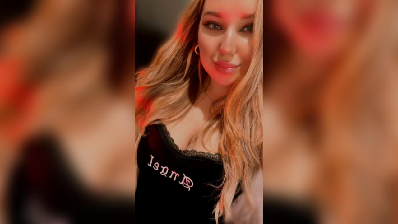 Webcam chat profile for XxxYourGoddessx: Leather