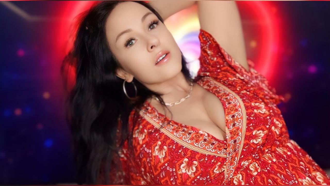 Webcam chat profile for Kira1Sun: Nails
