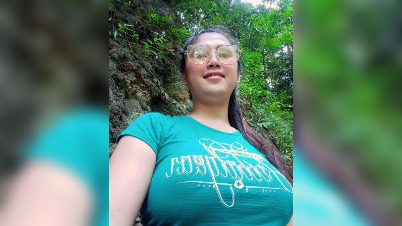 Webcam chat profile for KissyBunny69: Kissing