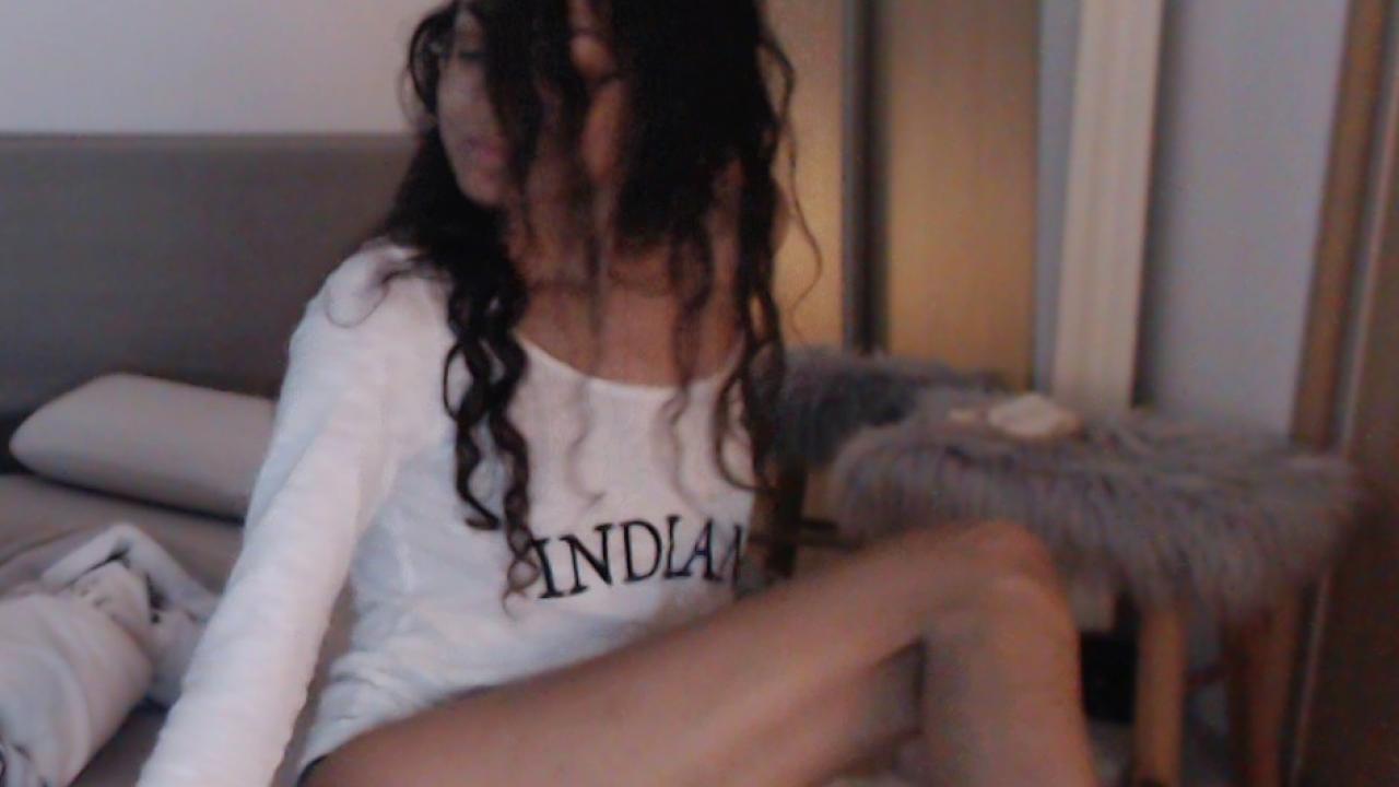 Webcam chat profile for LongSkinnyLegs: Dancing