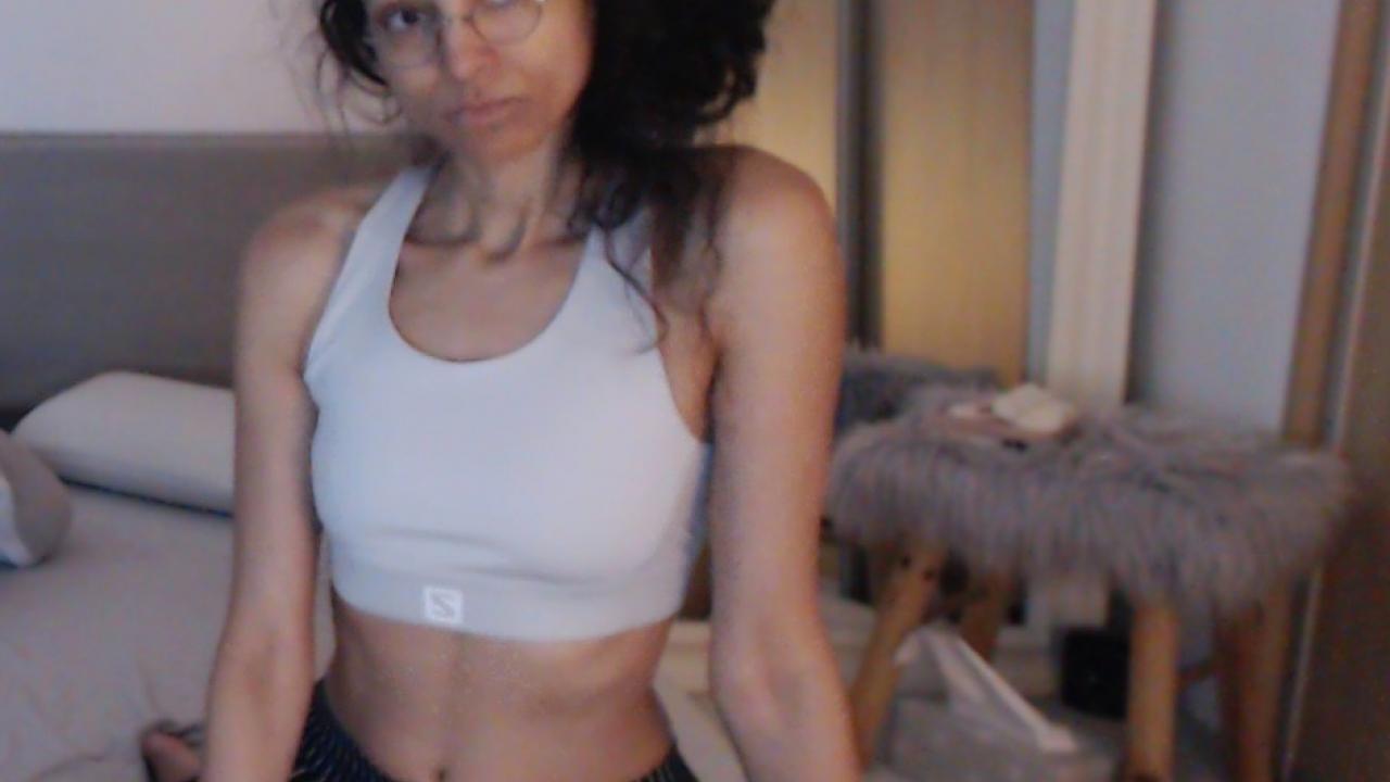 Webcam chat profile for LongSkinnyLegs: Dancing