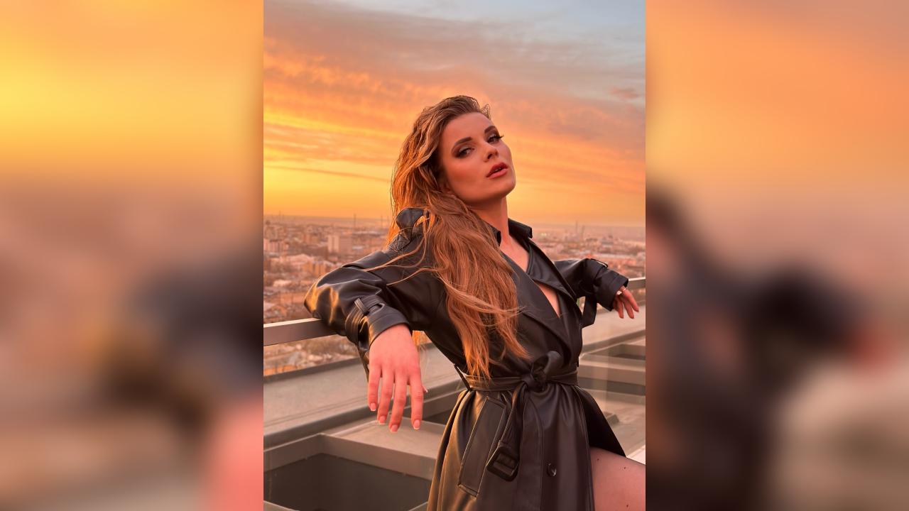 Webcam chat profile for MiyaParker: Leather