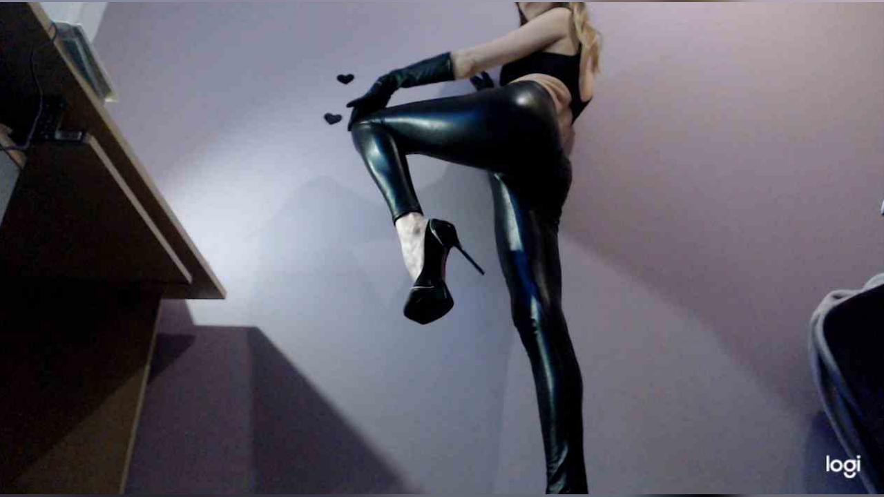 Webcam chat profile for DelicateFlavor: Kissing