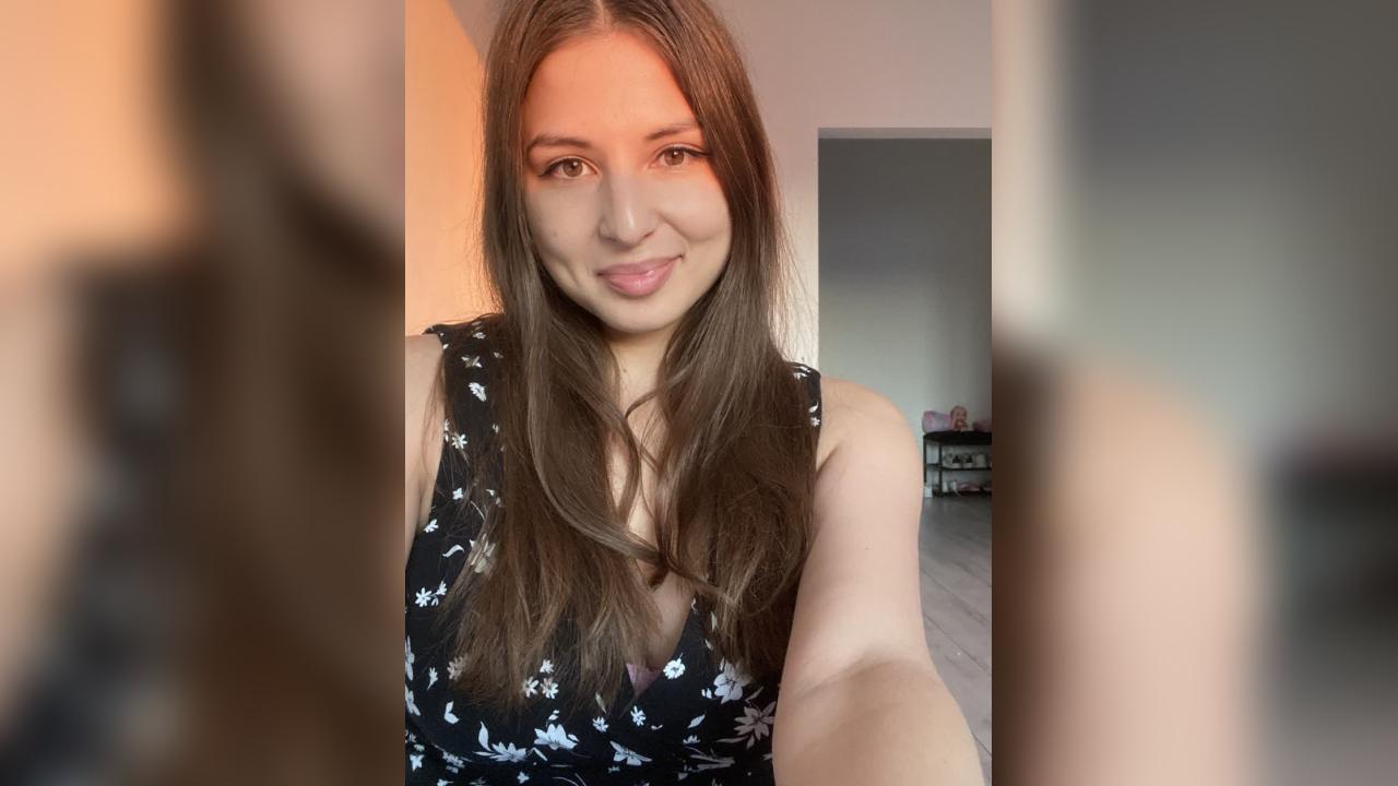 Webcam chat profile for DominikaRose: Legs, feet & shoes