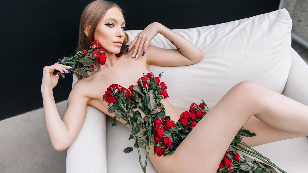 Webcam chat profile for KellyB69: Legs, feet & shoes