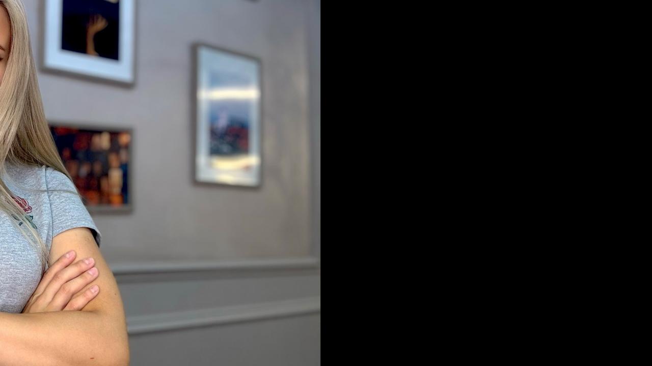 Webcam chat profile for KiaraR83: Legs, feet & shoes