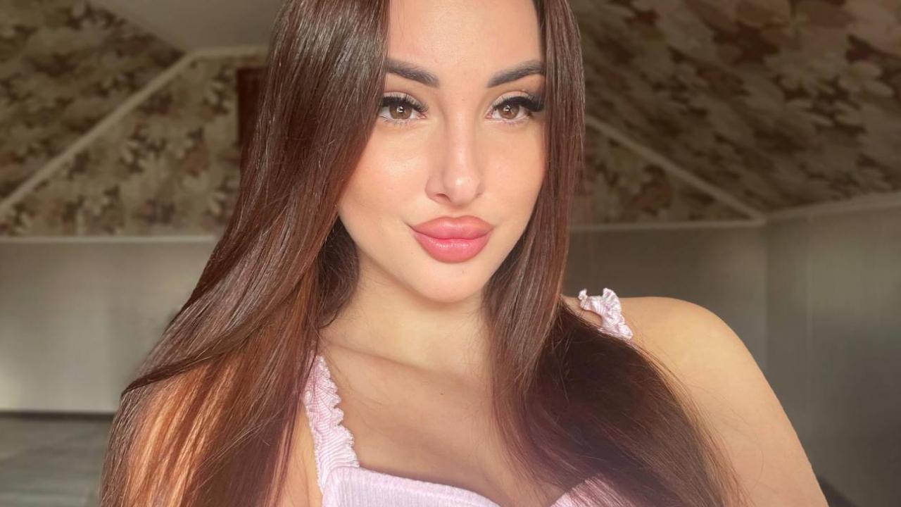 Webcam chat profile for viesmisss: Dancing