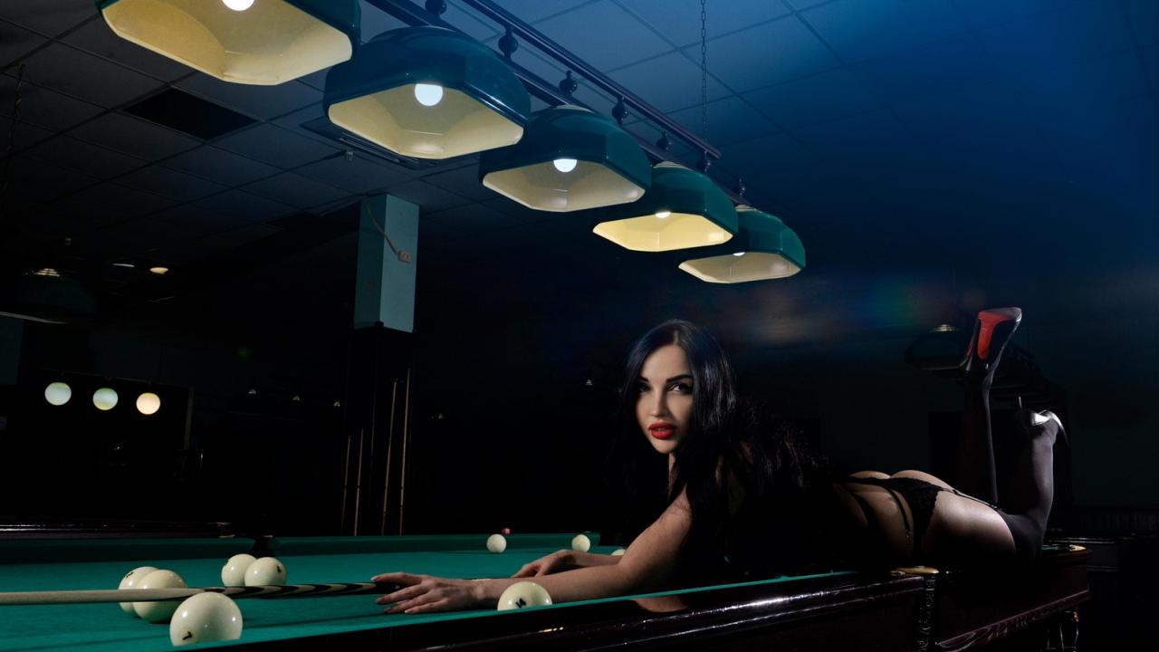 Webcam chat profile for Indigo: Leather