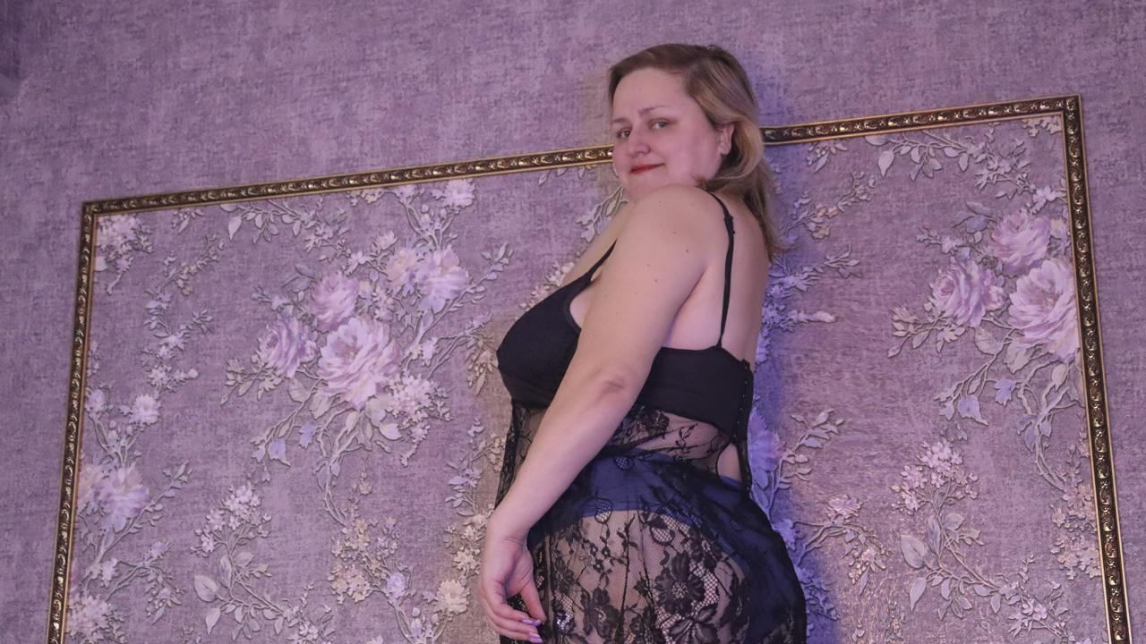 Webcam chat profile for ScarlettSoft: Kissing