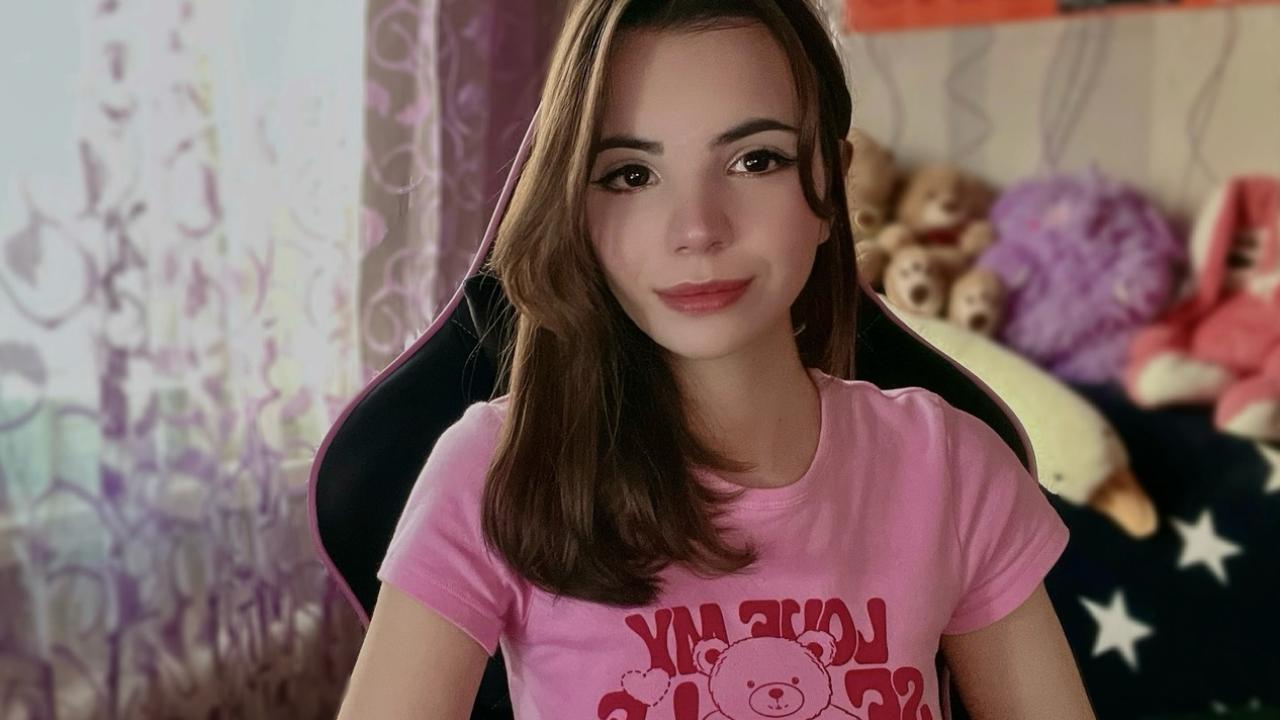 Webcam chat profile for ShineKitty: Dancing