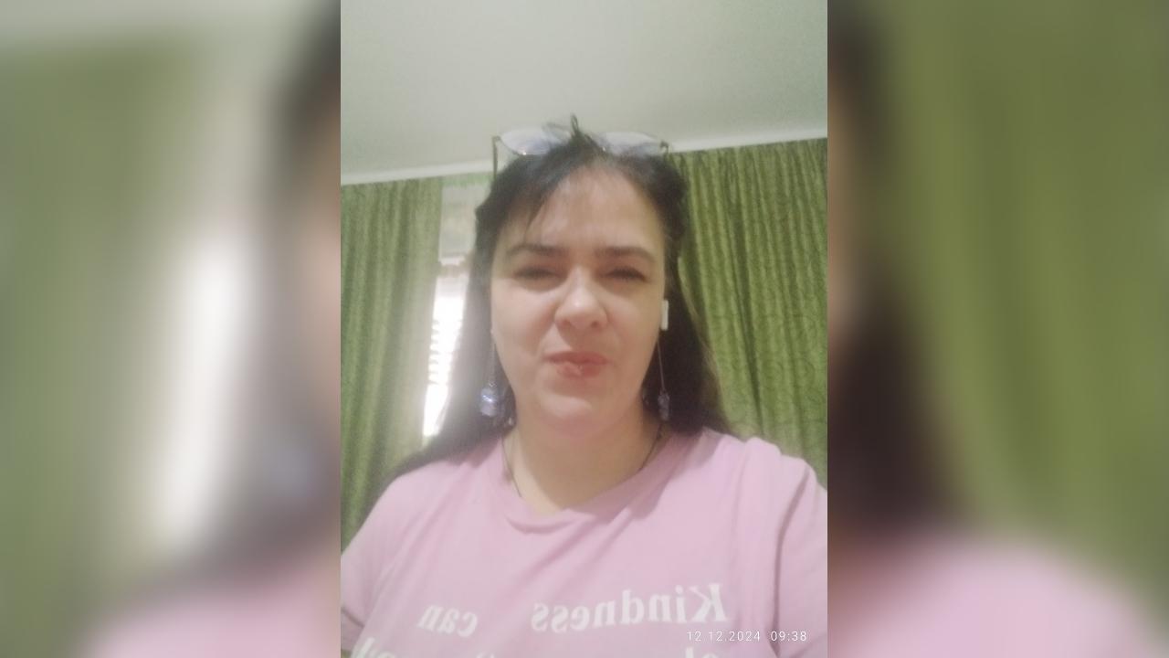 Webcam chat profile for 1CharmingLady: Music