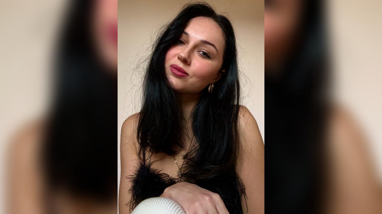 Webcam chat profile for MoonVelvet: Travel