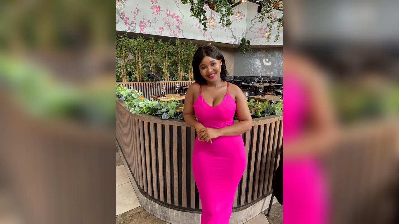 Webcam chat profile for ladyboujee: Kissing