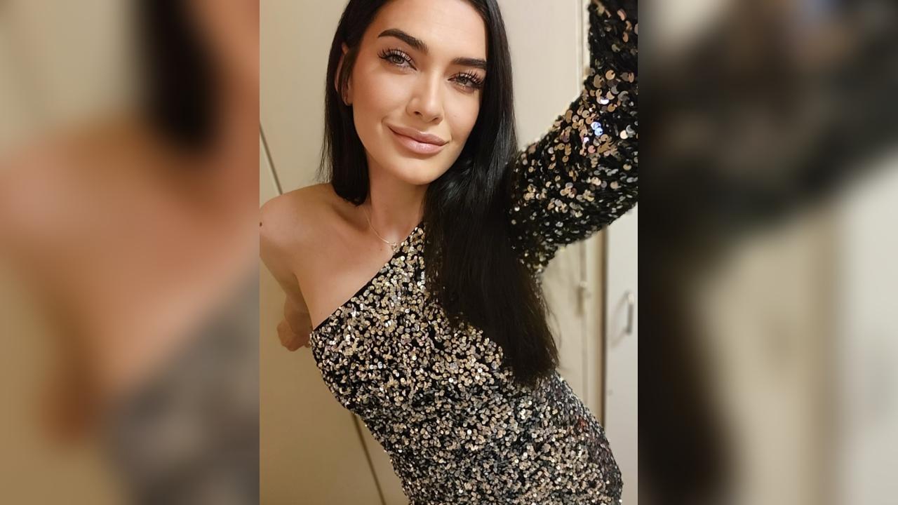 Webcam chat profile for HeartGirl2019: Strip-tease