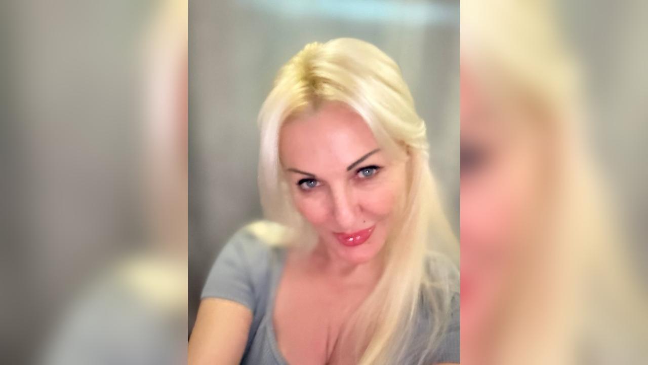Webcam chat profile for Rosi: Ask about my Hobbies
