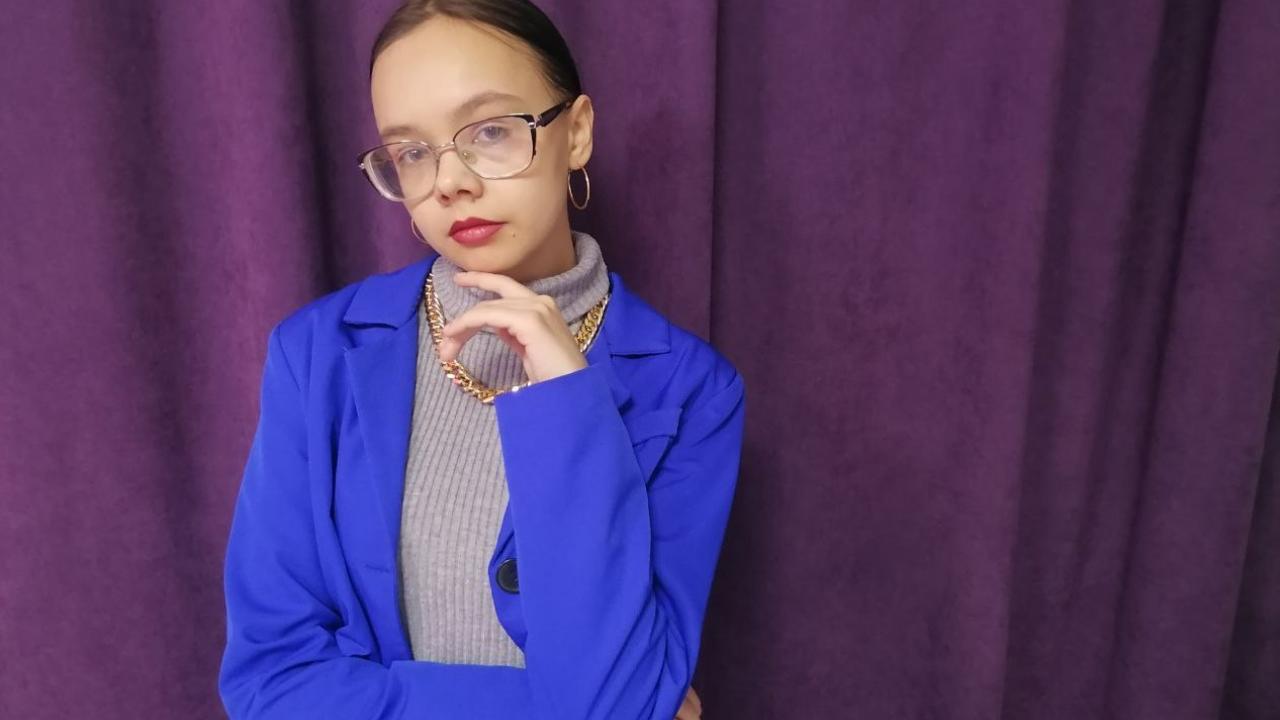 Webcam chat profile for StrawberryLolli: Bondage & discipline