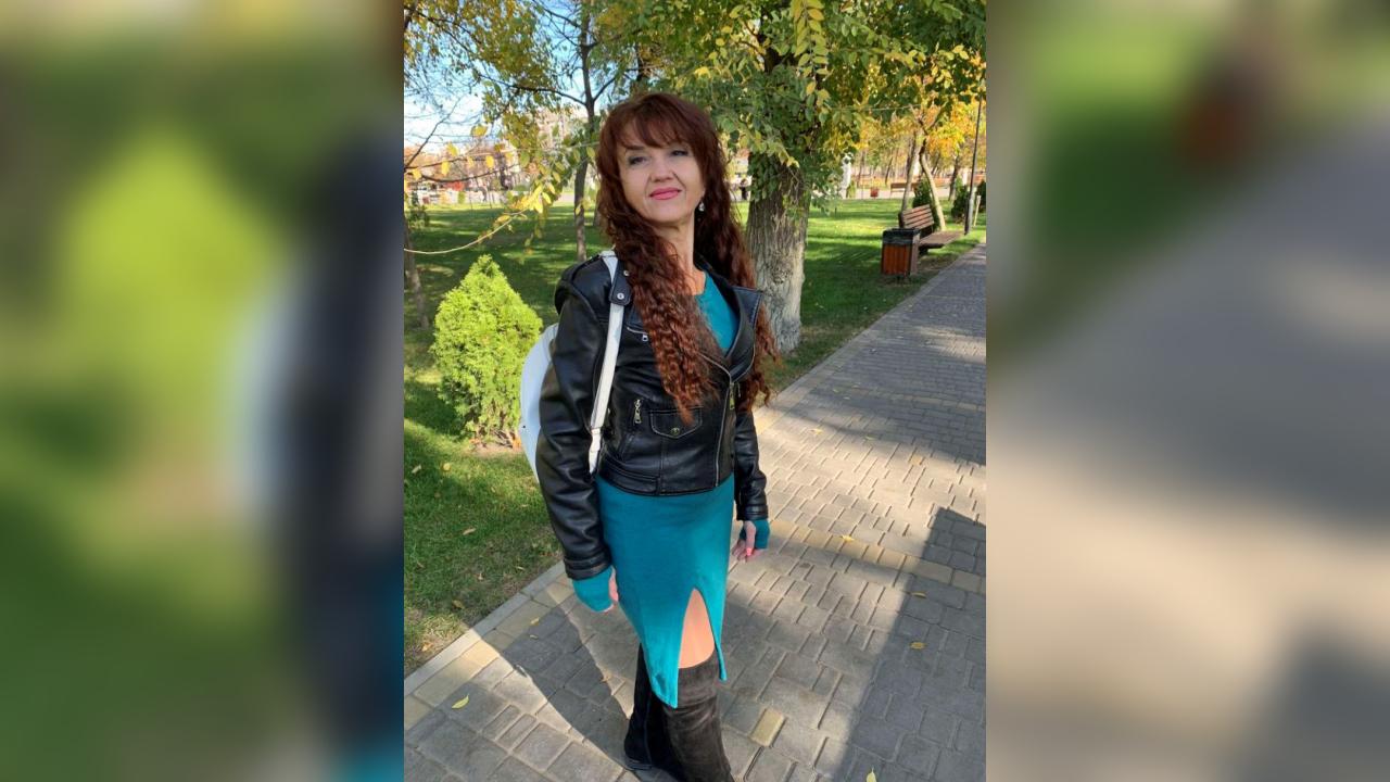 Webcam chat profile for AngelinRed: Glasses