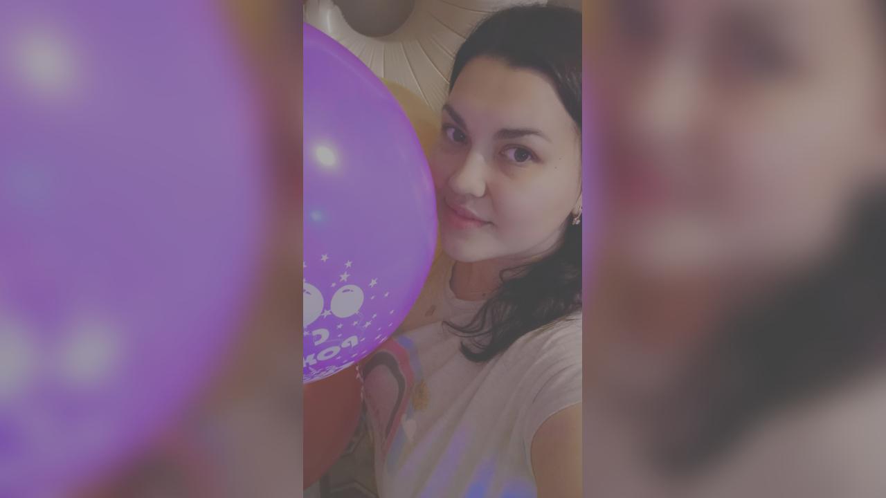 Webcam chat profile for Lilya: Legs, feet & shoes