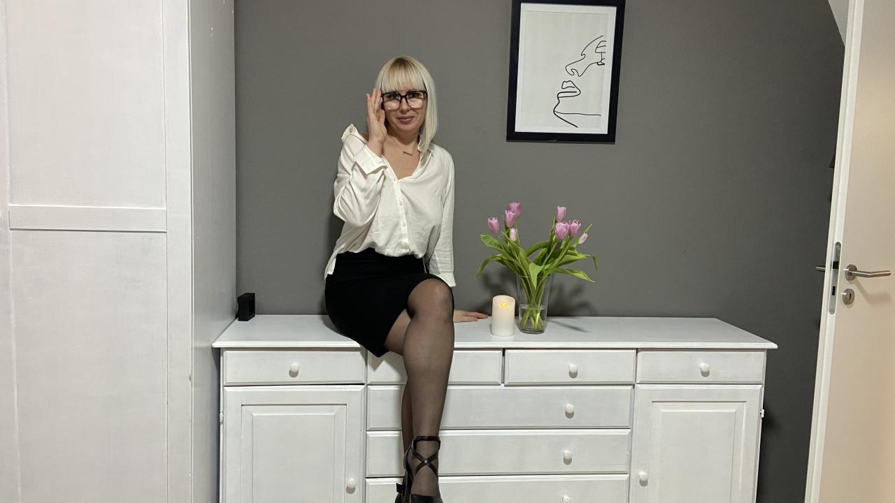 Webcam chat profile for SweetBerry035: Leather