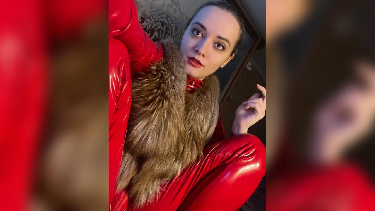 Webcam chat profile for lollyjull: Bondage & discipline