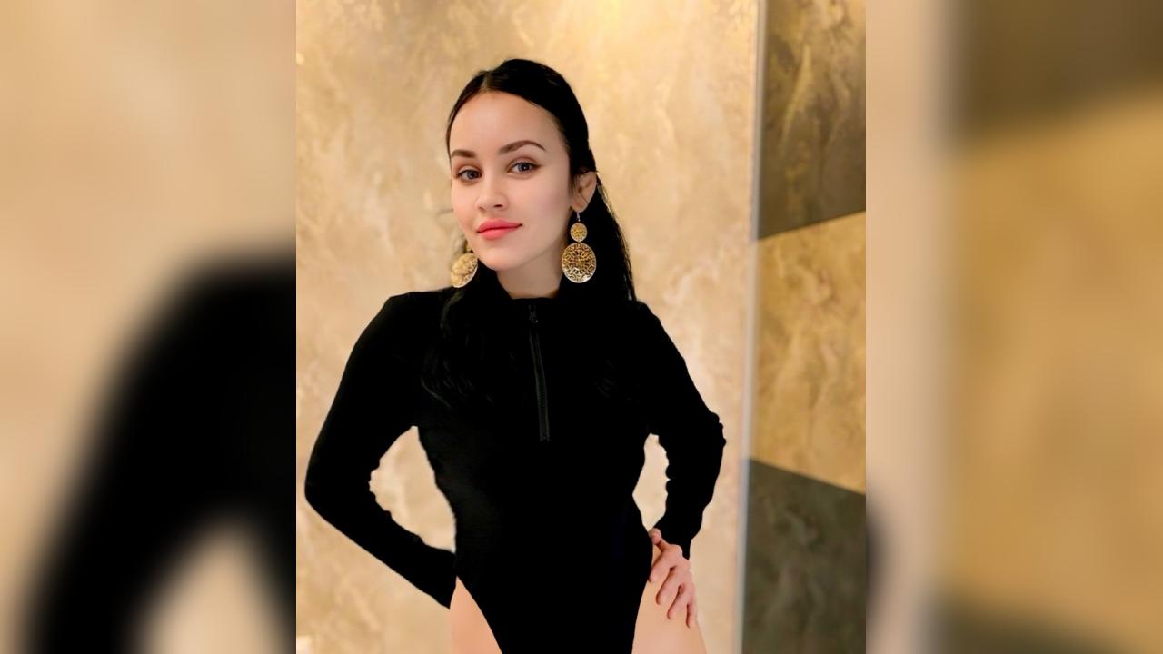 Webcam chat profile for MiracleNatalie: Legs, feet & shoes