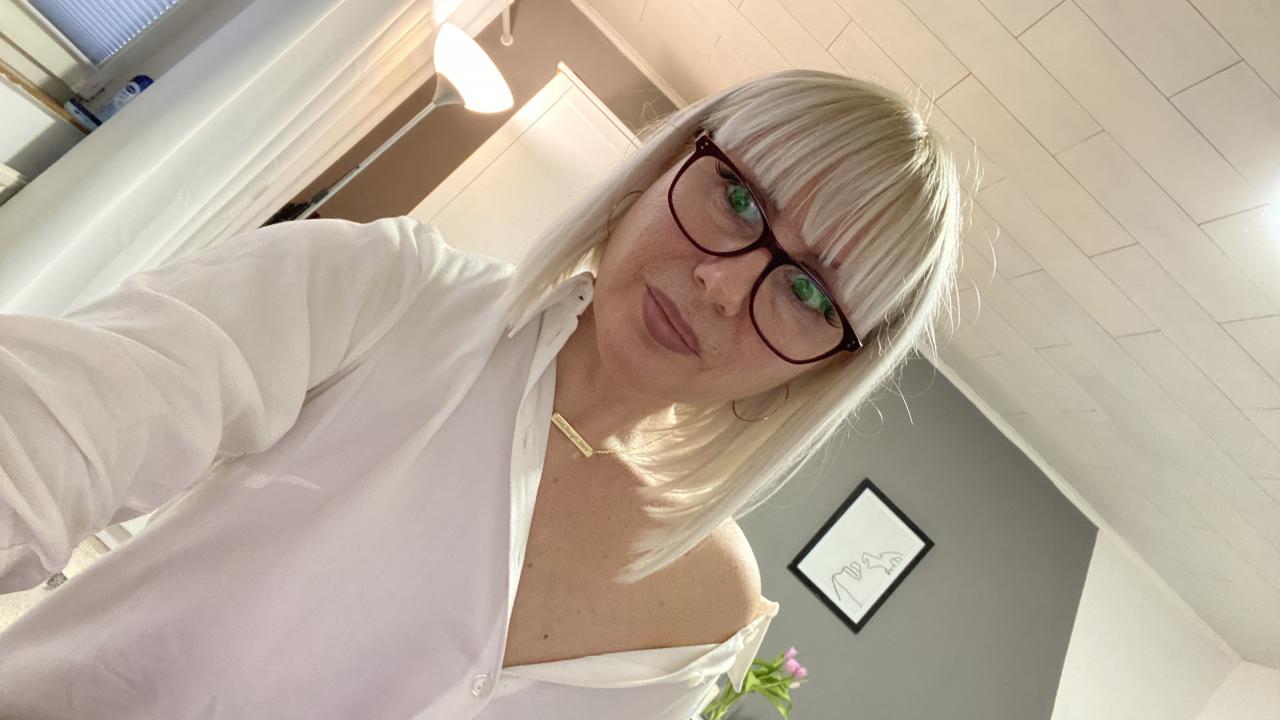 Webcam chat profile for SweetBerry035: Leather