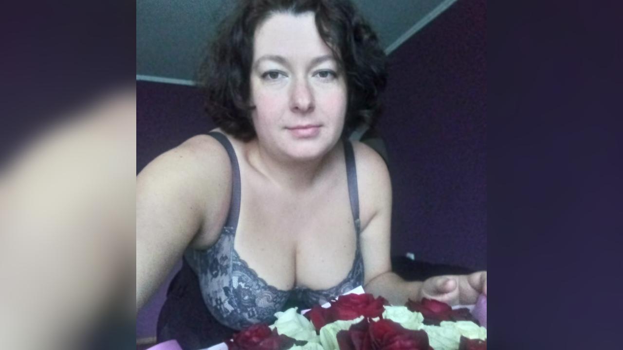 Webcam chat profile for Kkatee25: Lipstick