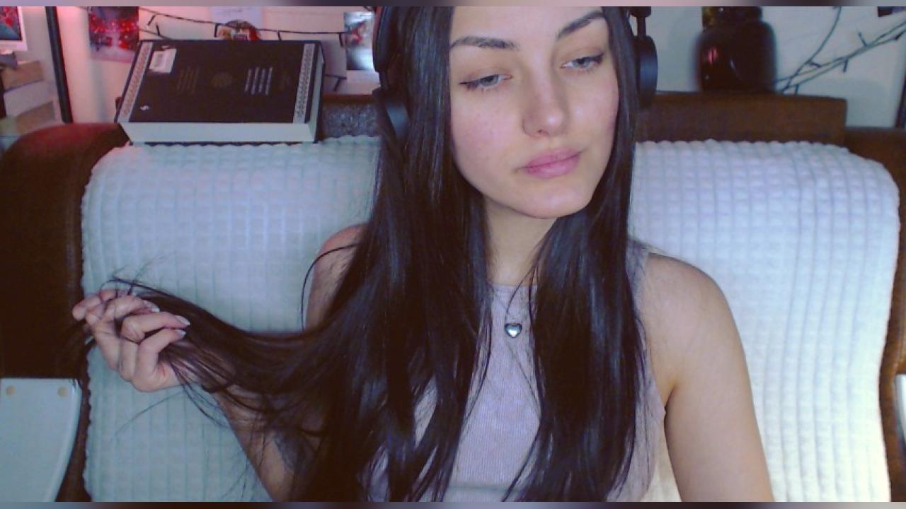 Webcam chat profile for Alina322: Piercings & tattoos