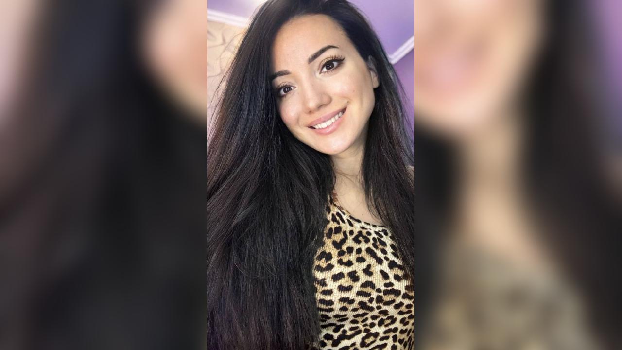 Webcam chat profile for MonAmour000