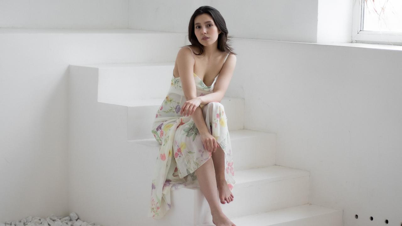 Webcam chat profile for LunaFlower: Legs, feet & shoes