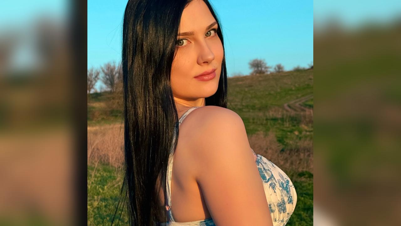 Webcam chat profile for cuteKarinaK: Cooking