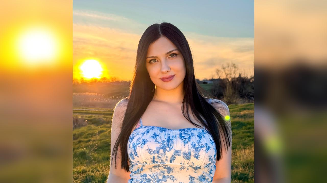 Webcam chat profile for cuteKarinaK: Cooking