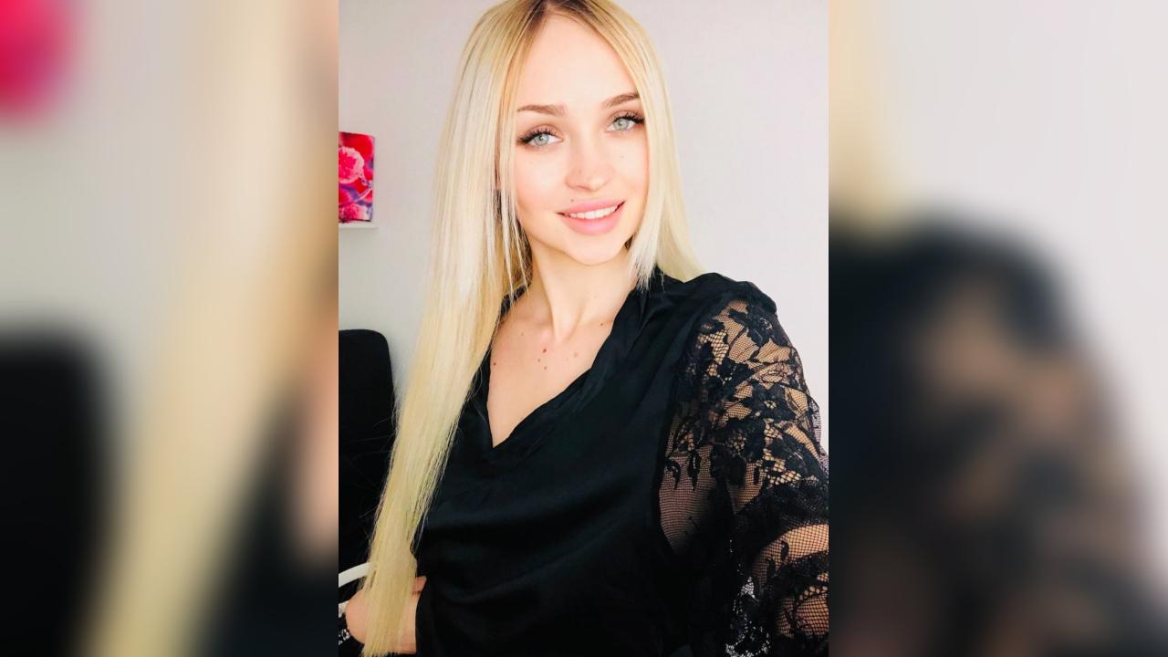 Webcam chat profile for Julietta25