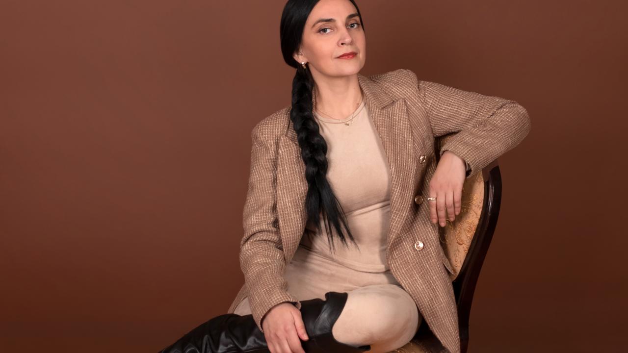 Webcam chat profile for Xrystal: Conversation