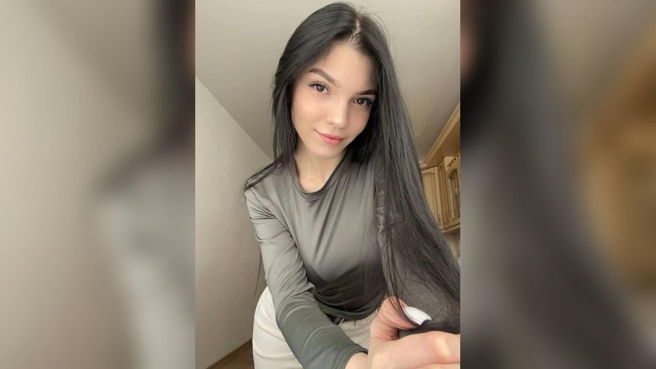 Webcam chat profile for Hall3e: Outfits