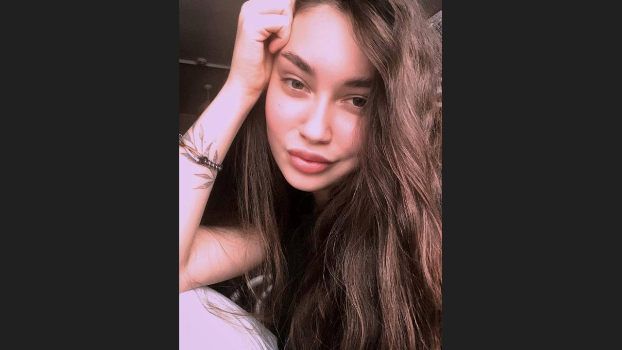 Webcam chat profile for LilianCat: Legs, feet & shoes