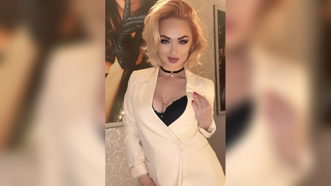 Webcam chat profile for EllianaReese: Dominatrix