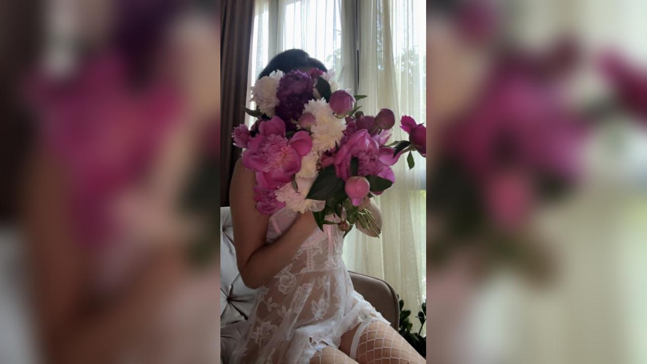 Webcam chat profile for deserFlower: Dancing