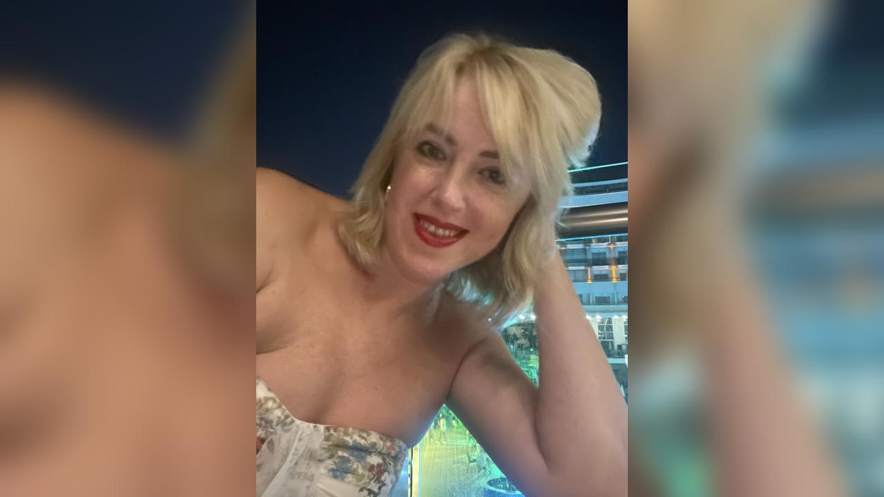 Webcam chat profile for MyAngelShy: Legs, feet & shoes