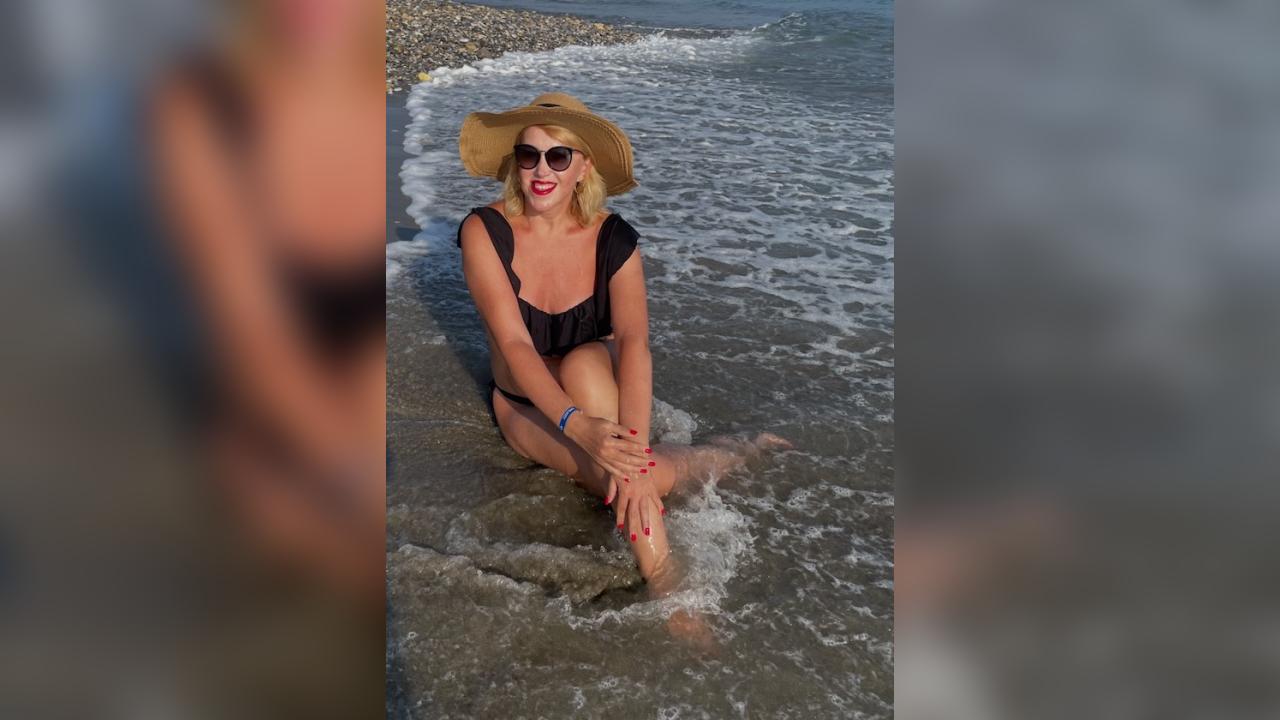 Webcam chat profile for MyAngelShy: Legs, feet & shoes